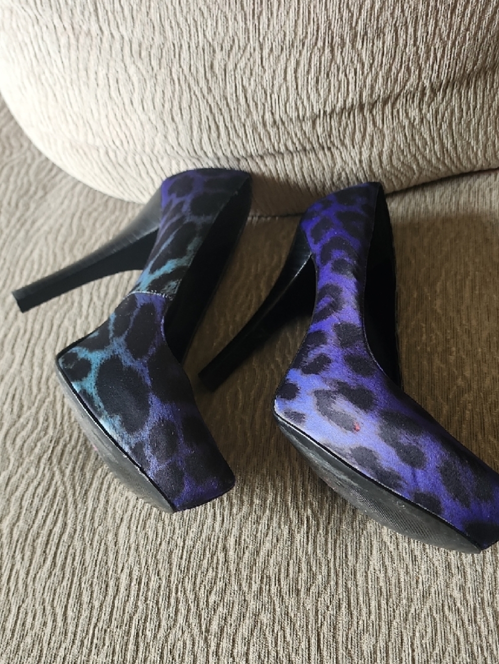 Carlos Santana Purple Leopard Print Platform Stiletto Pumps - Picture 9 of 12